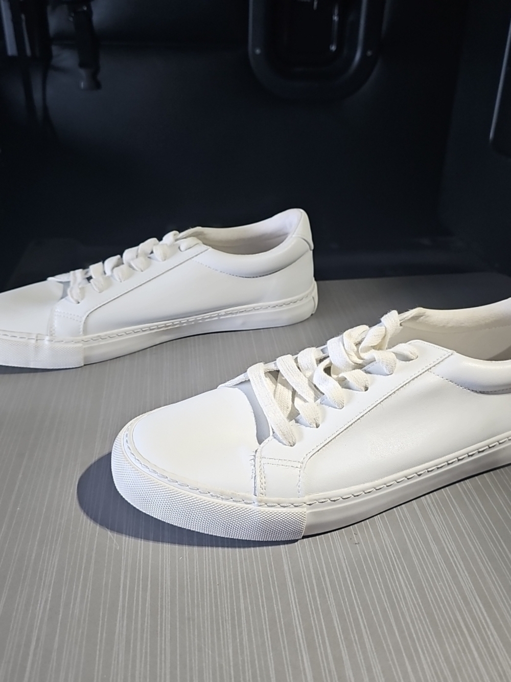 Express Shoes Mens 10 Casual Sneakers Comfort White Faux Leather Lace Up Low Top